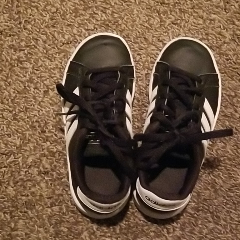 Boys Adidas tennis shoes